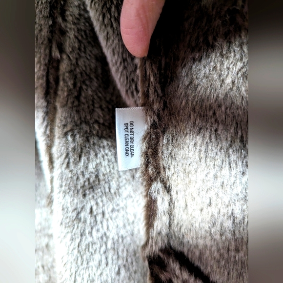 Women's Large aged brown coat with faux fur lining - Picture 8 of 10